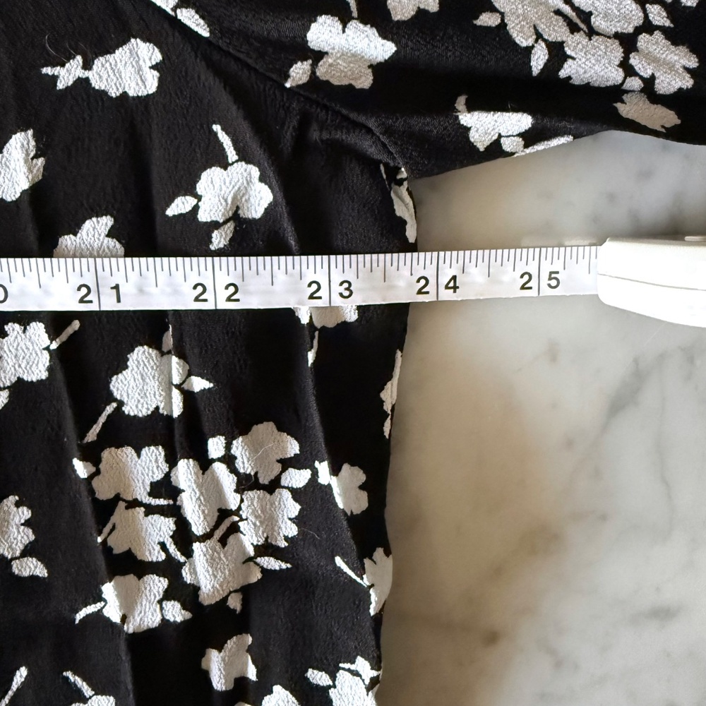 LOFT Floral V-Neck Button Blouse | Women’s XL | Black White Long Sleeve Top - Picture 9 of 10